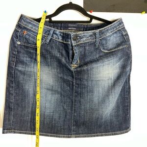 Hudson denim skirt 
Falda jean/levys